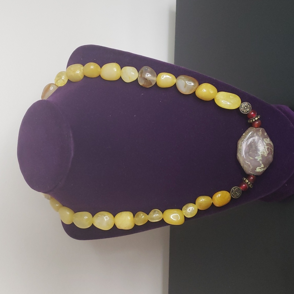 Fashion Beaded Necklace *EUC*